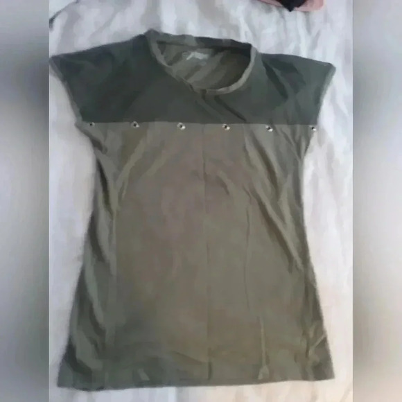 Olive green short sleeves top - Picture 1 of 3